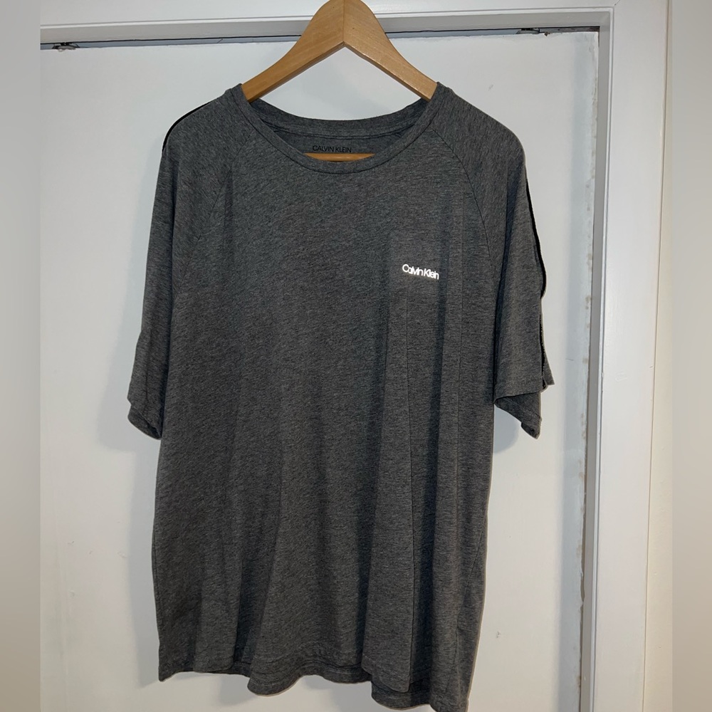 Calvin Klein t-shirt. Size XXL.